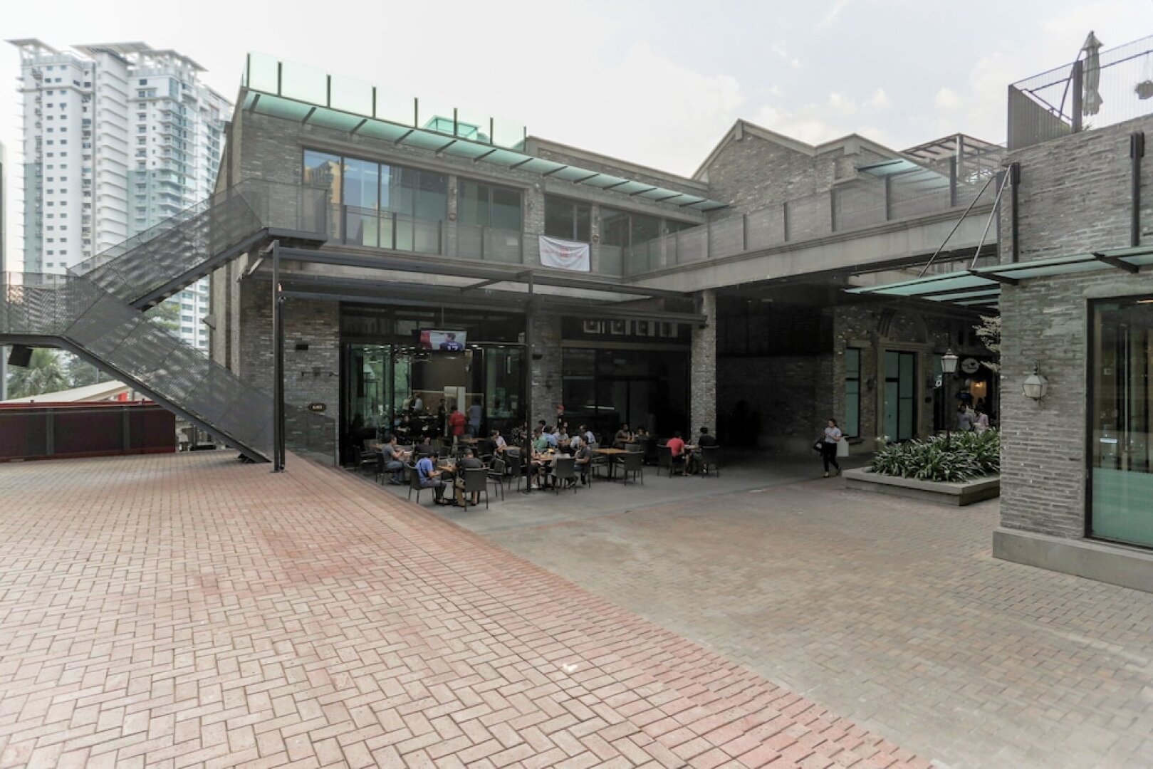 Luzzeri Suite Empire Damansara