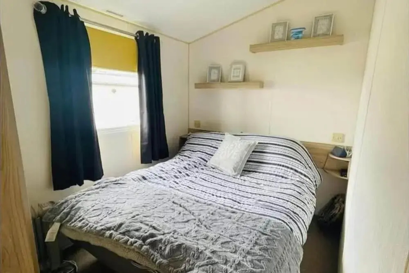 3 Bed-sleeps 8-pet Friendly-parking-sea View