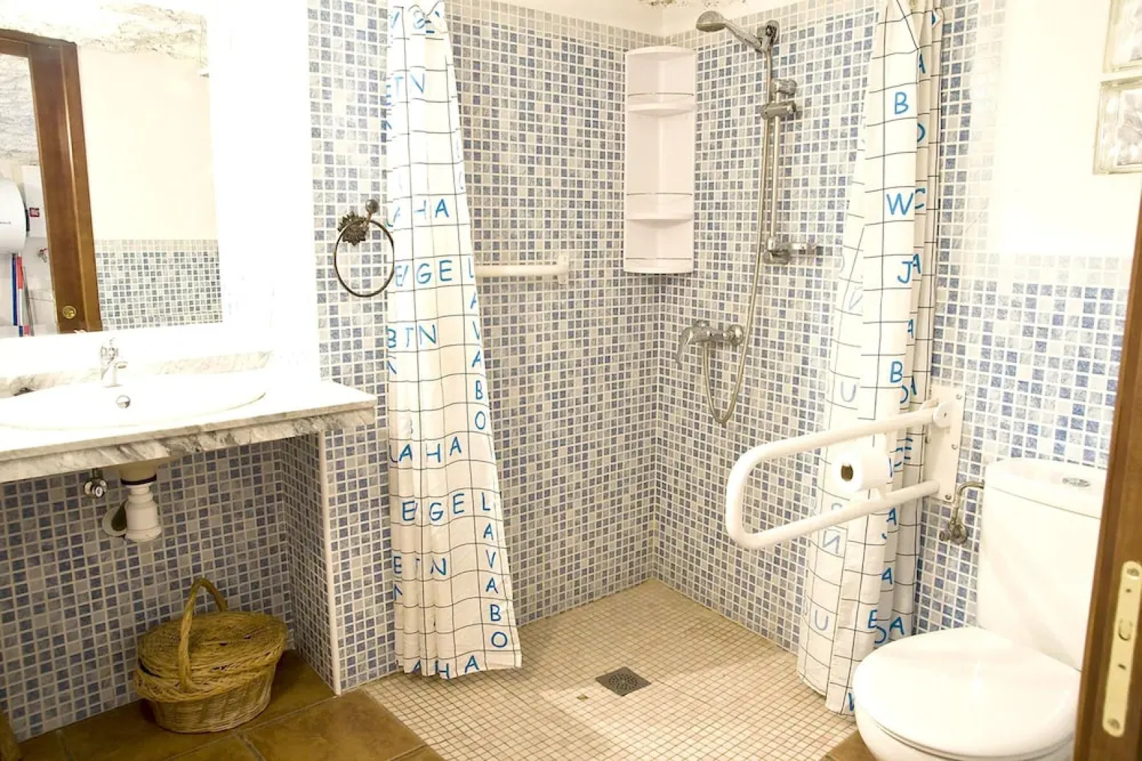 Villa With 4 Bedrooms in Cuevas del Campo, With Wonderful Mountain Vie