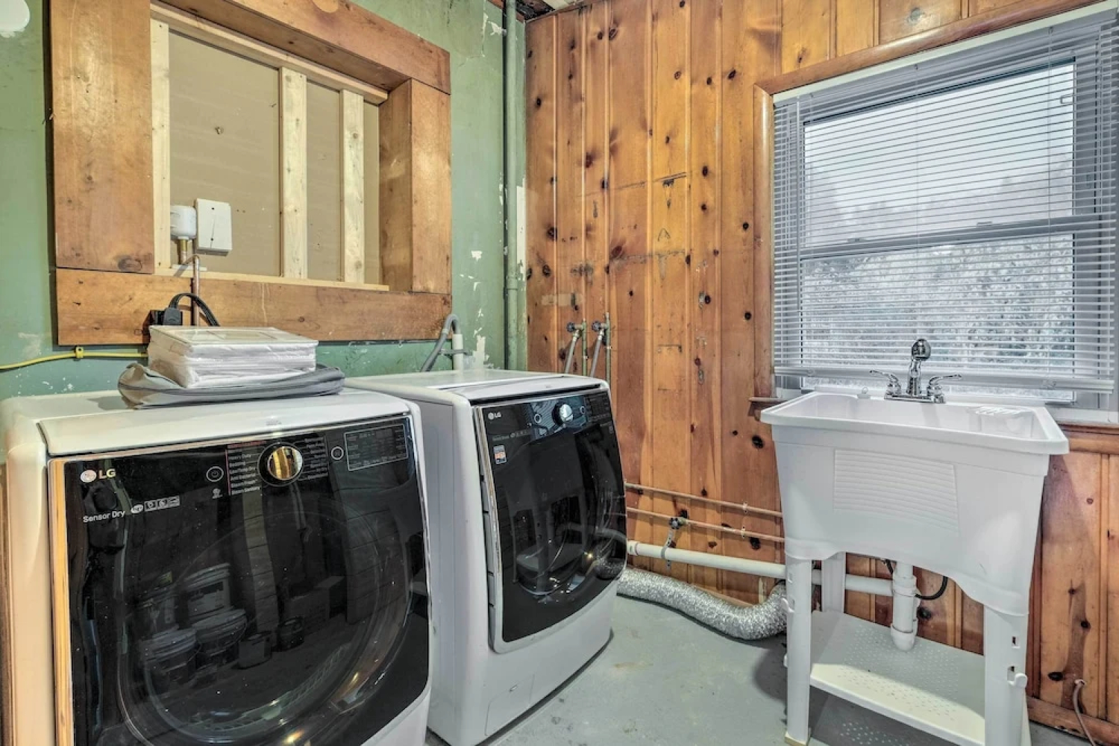 Updated North Beach Cottage: Pet Friendly!