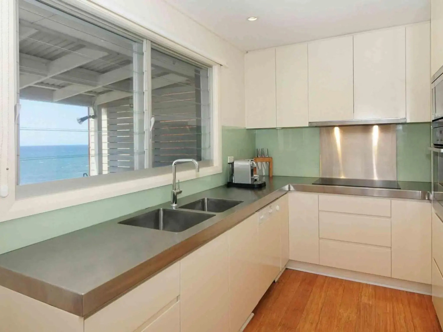 ONE TREE Gerroa 4pm check out Sundays