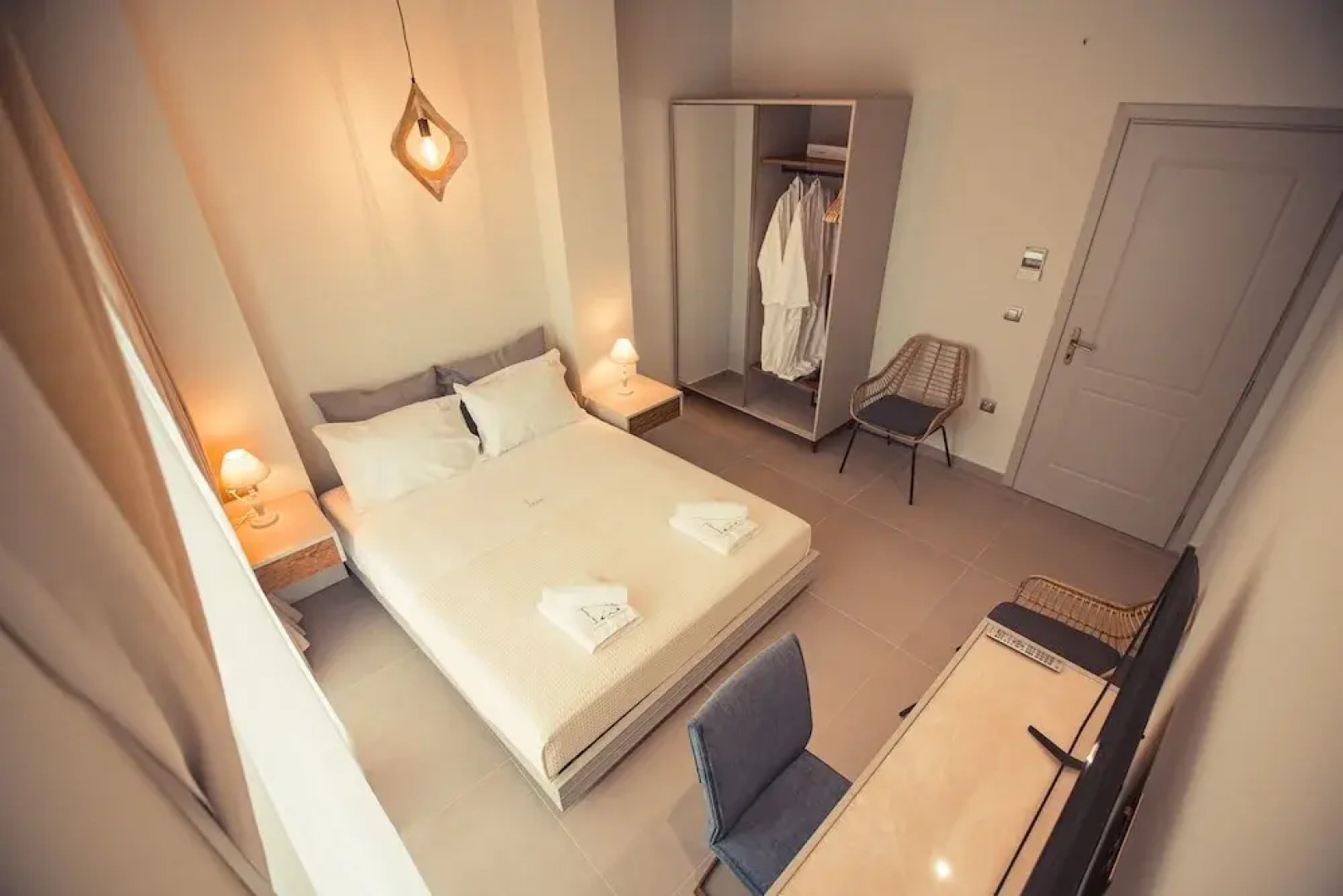 IO Luxury Pool & Hot Tub Suites