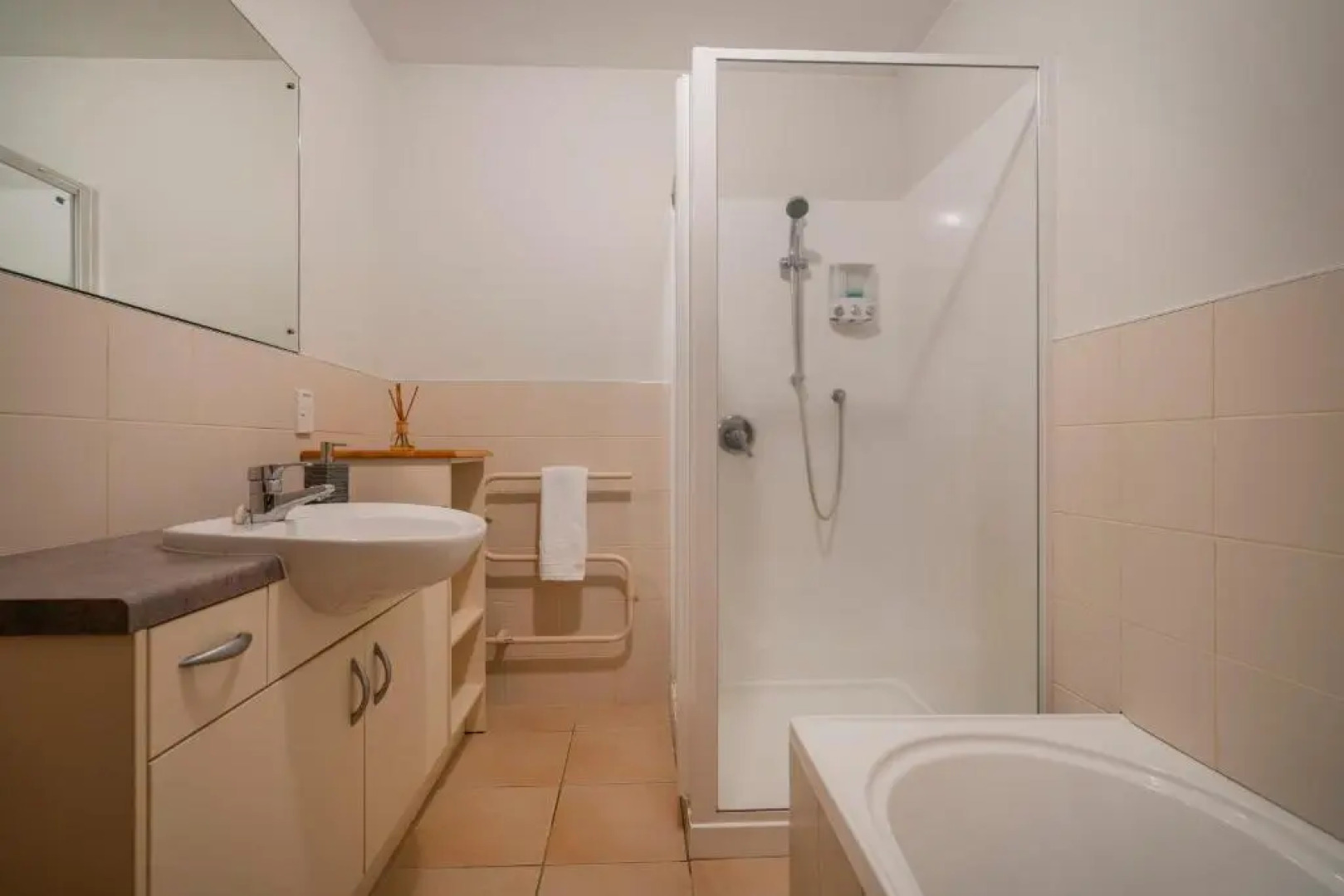 Oceana Heights Paradise - Beautiful 2 bdrm self contained apartment