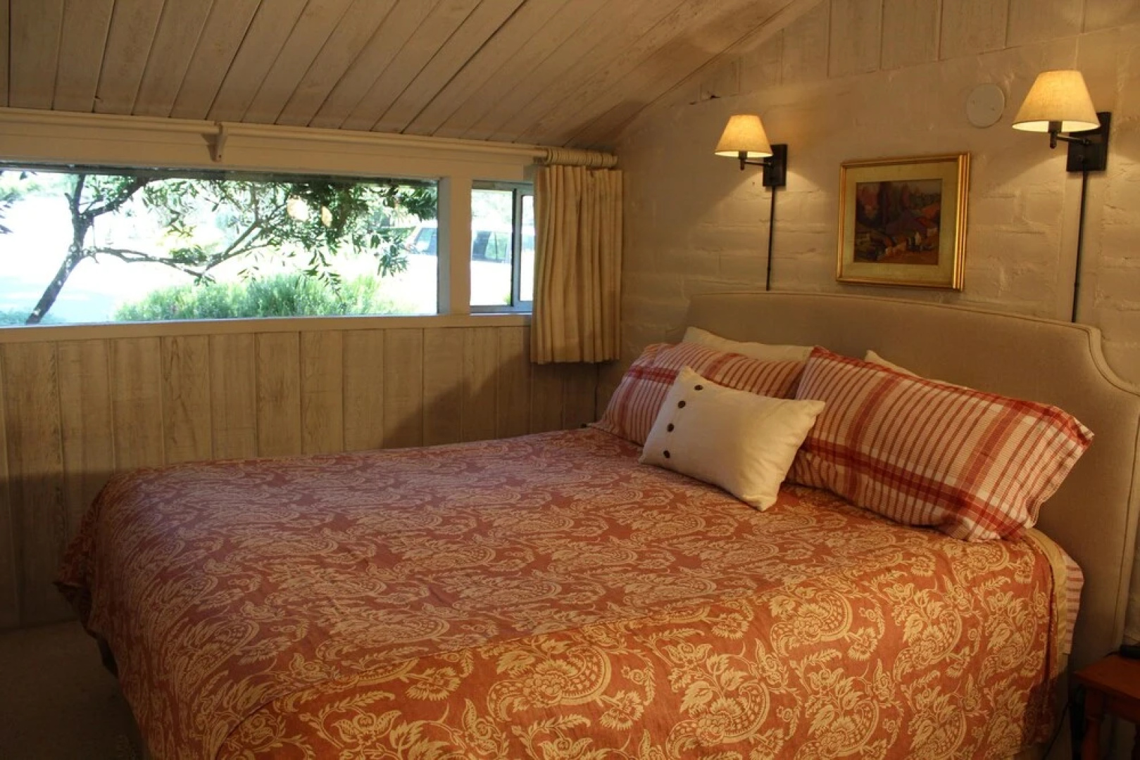 "Pepper Tree Cottage" Panoramic Views of Carmel Valley, Walking Distance to the Village