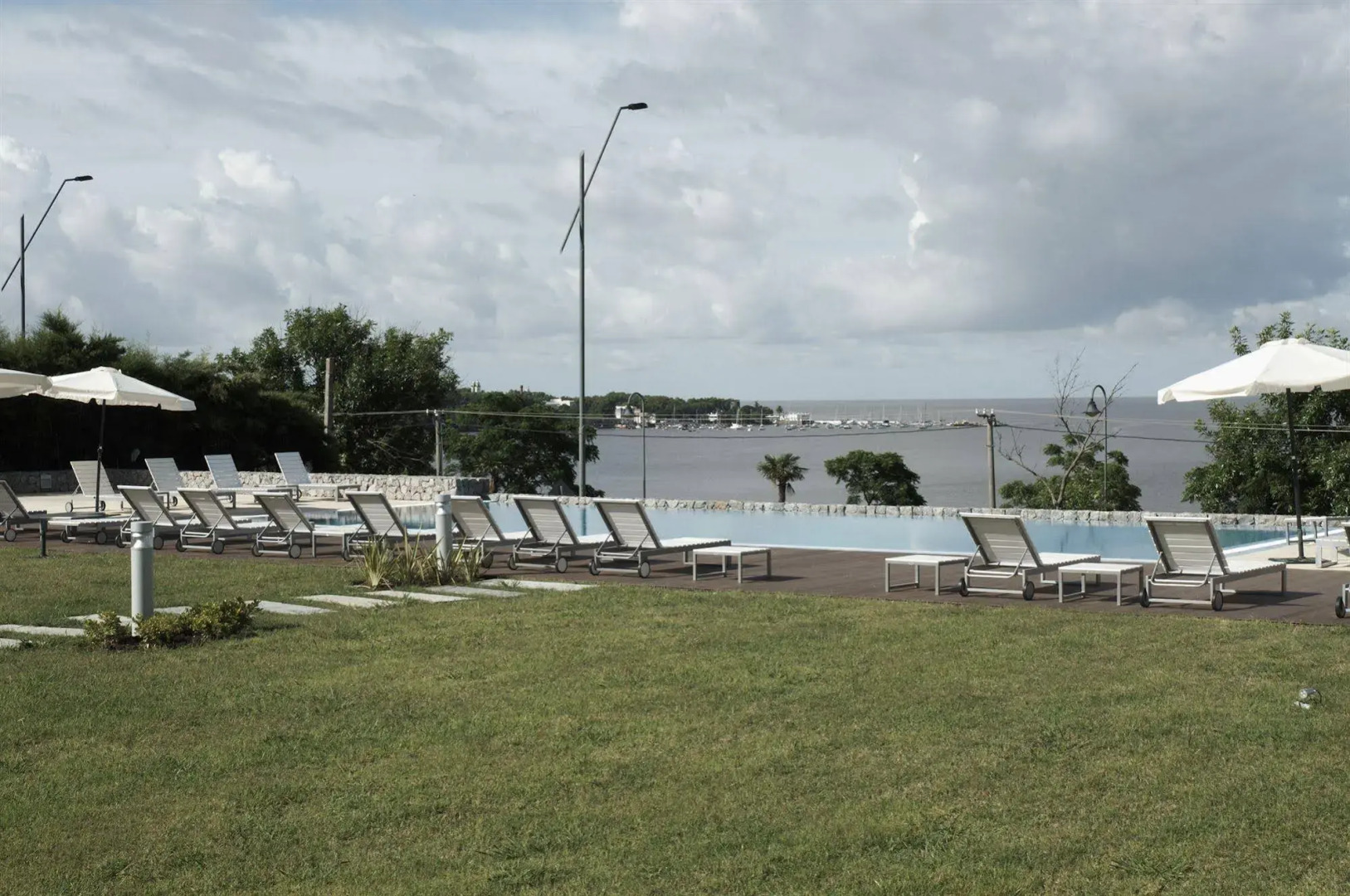 Real Colonia Hotel & Suites