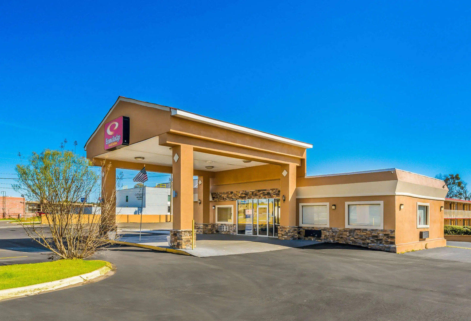 Econo Lodge  Inn & Suites Macon West