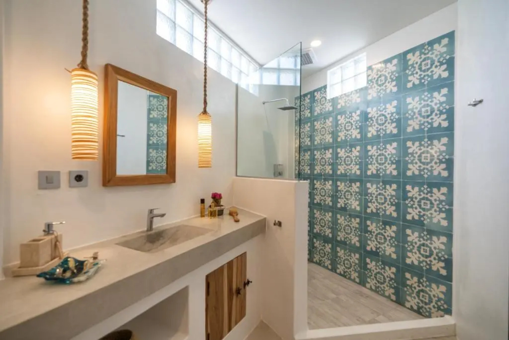 Seaesta Komodo Hotel & Hostel