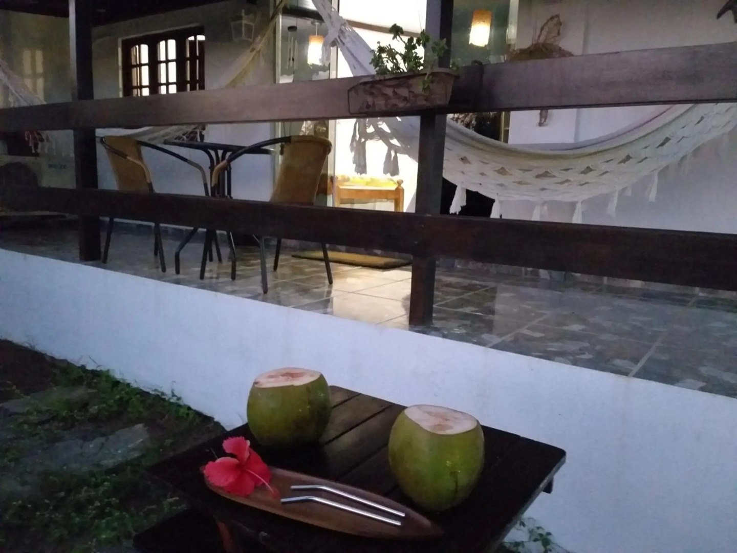 Bangalô completo, amplo, funcional e confortável.