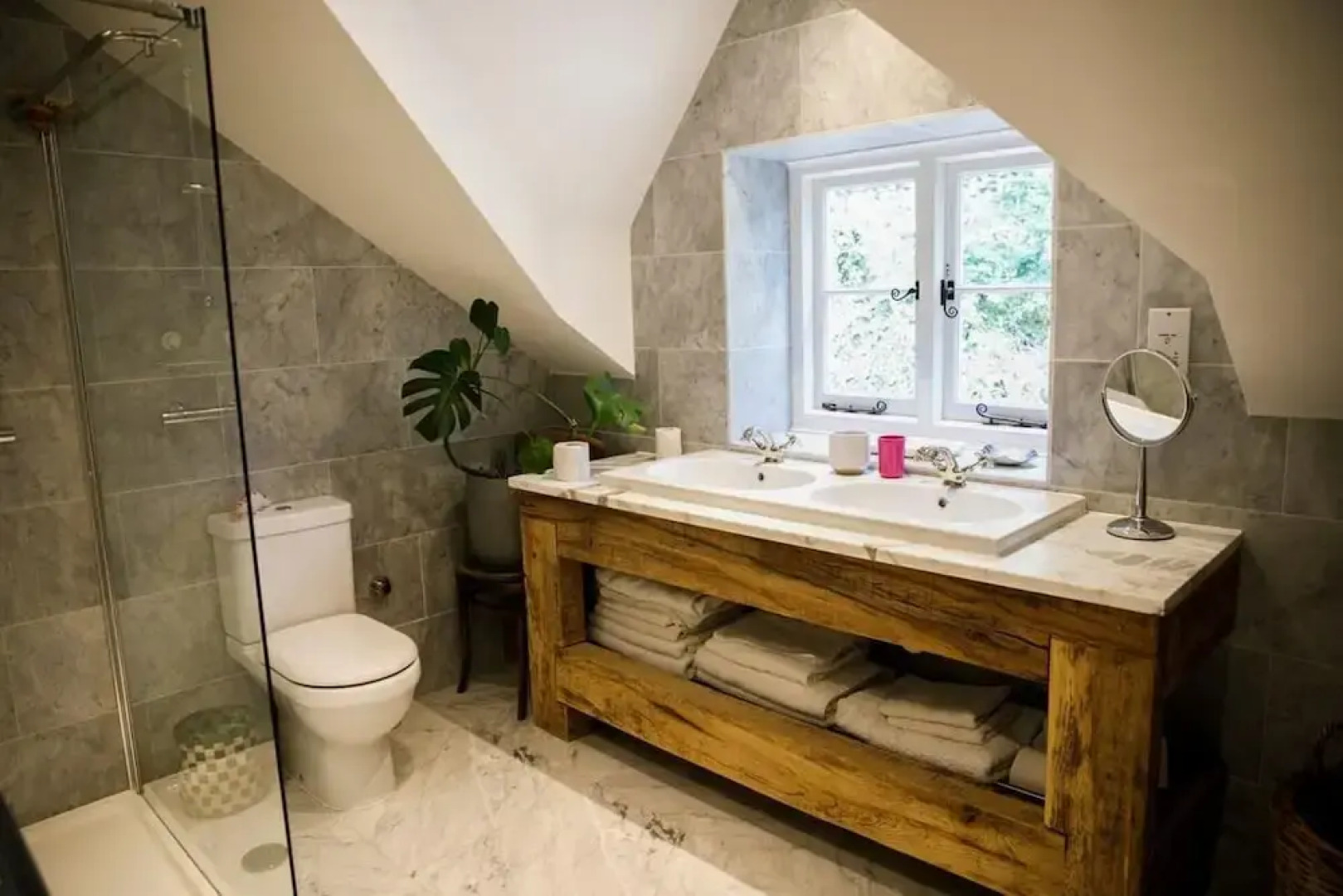 Beautiful Cottage Near Bath