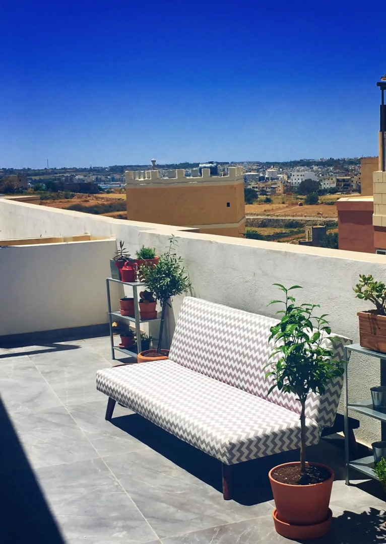 Deluxe Penthouse Charming Location Rooftop Views