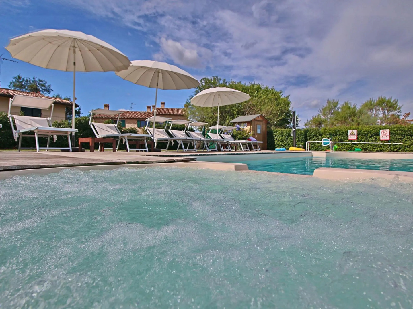 Cottage in Montelabbate With Pool & Forest