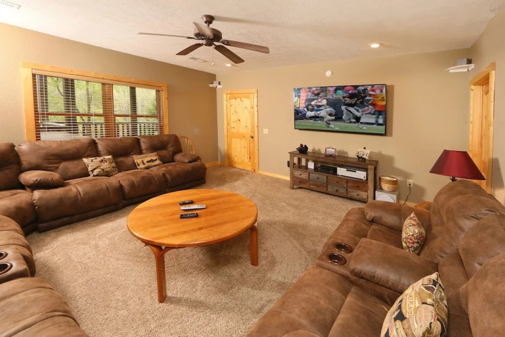 Black Bear Hideaway - Five Bedroom Cabin