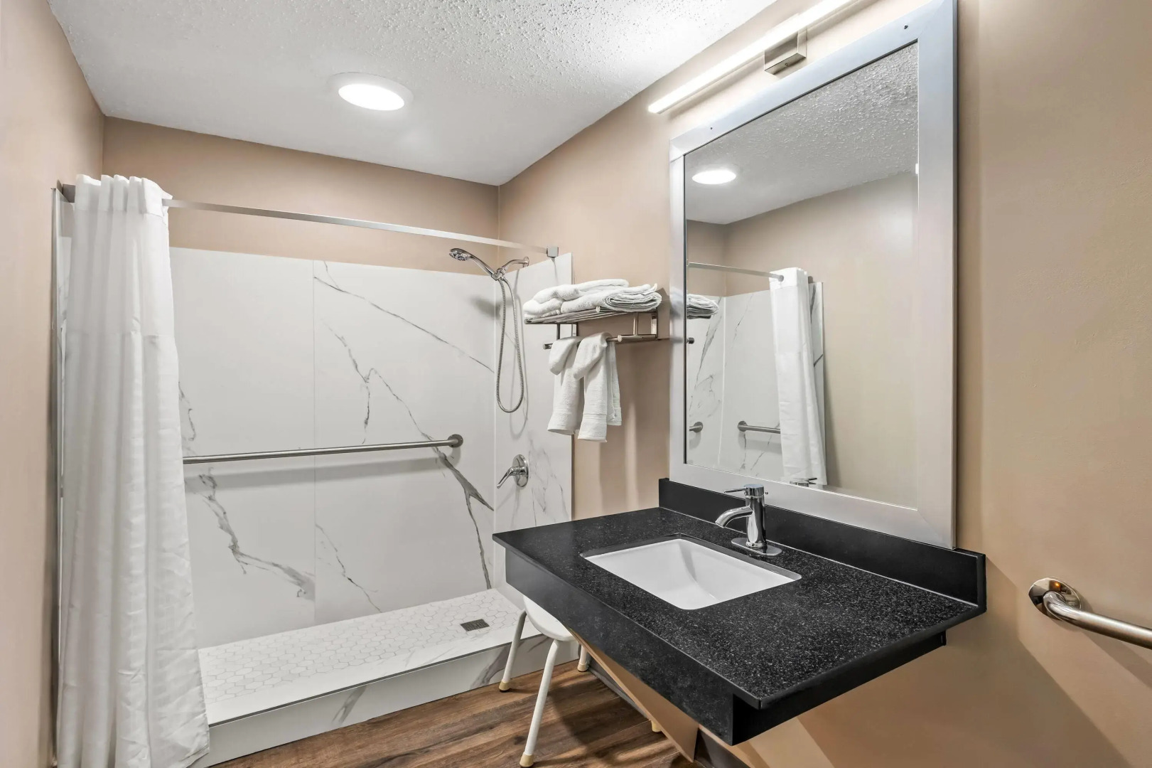 Super 8 by Wyndham Commerce