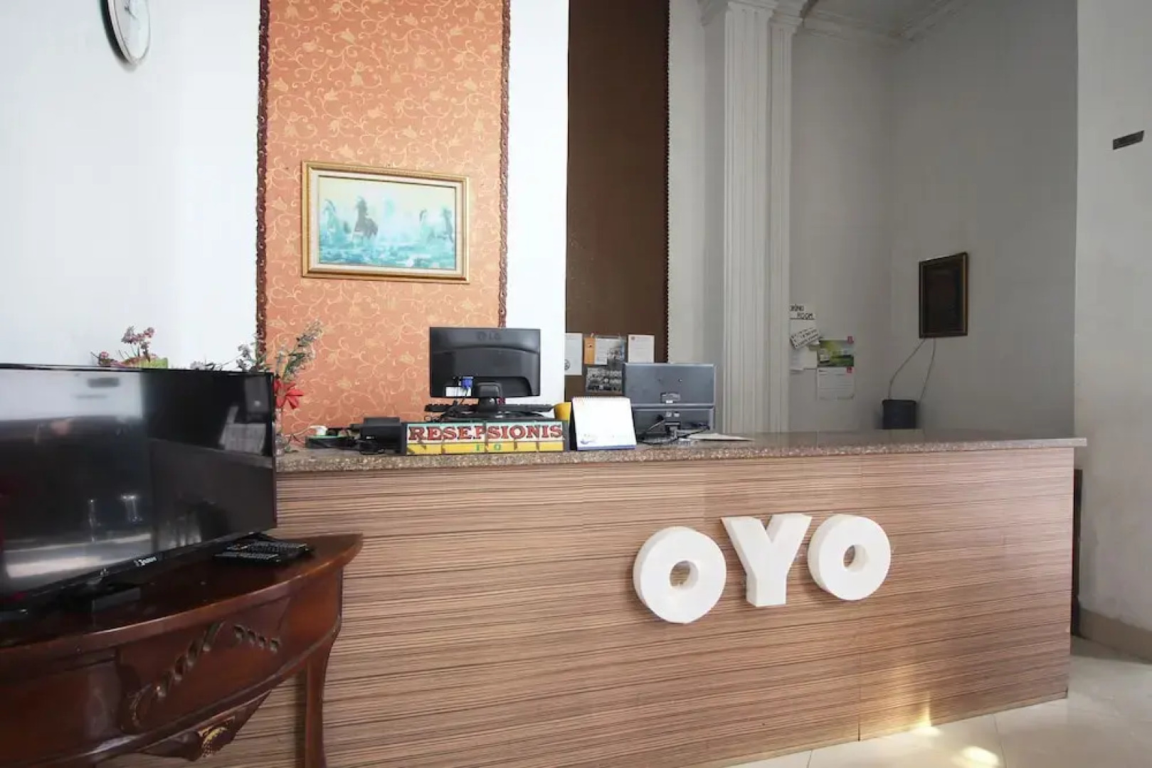 Hotel Lee by OYO Rooms