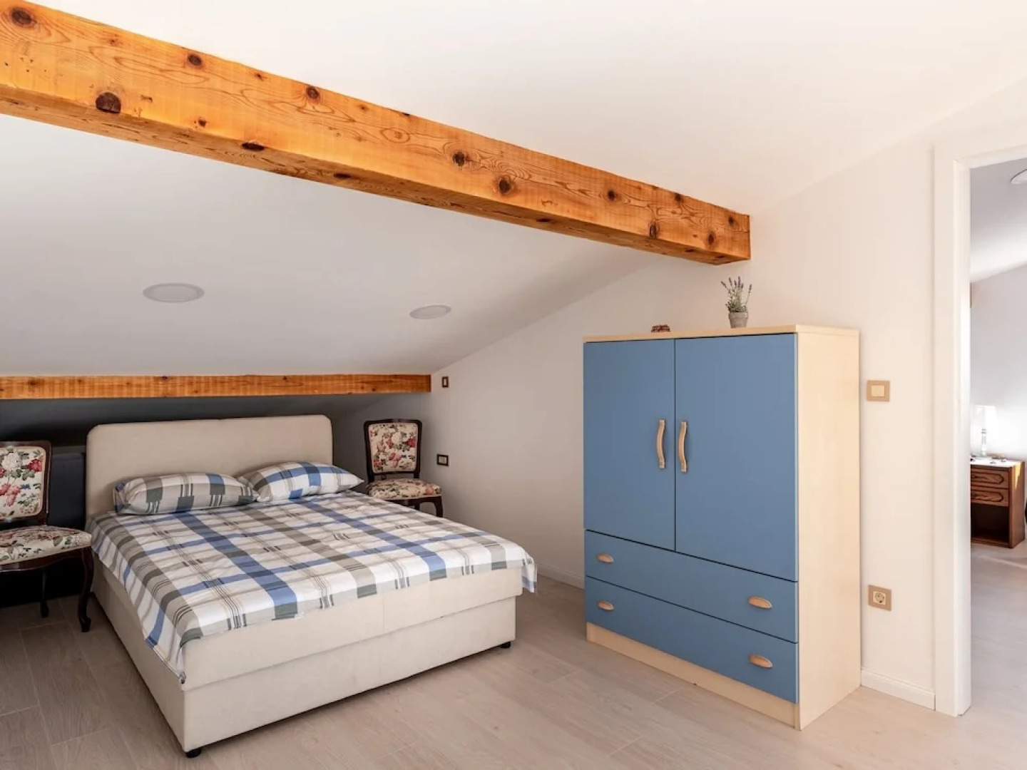 Plush Apartment in Rijeka with Hot Tub near Sea