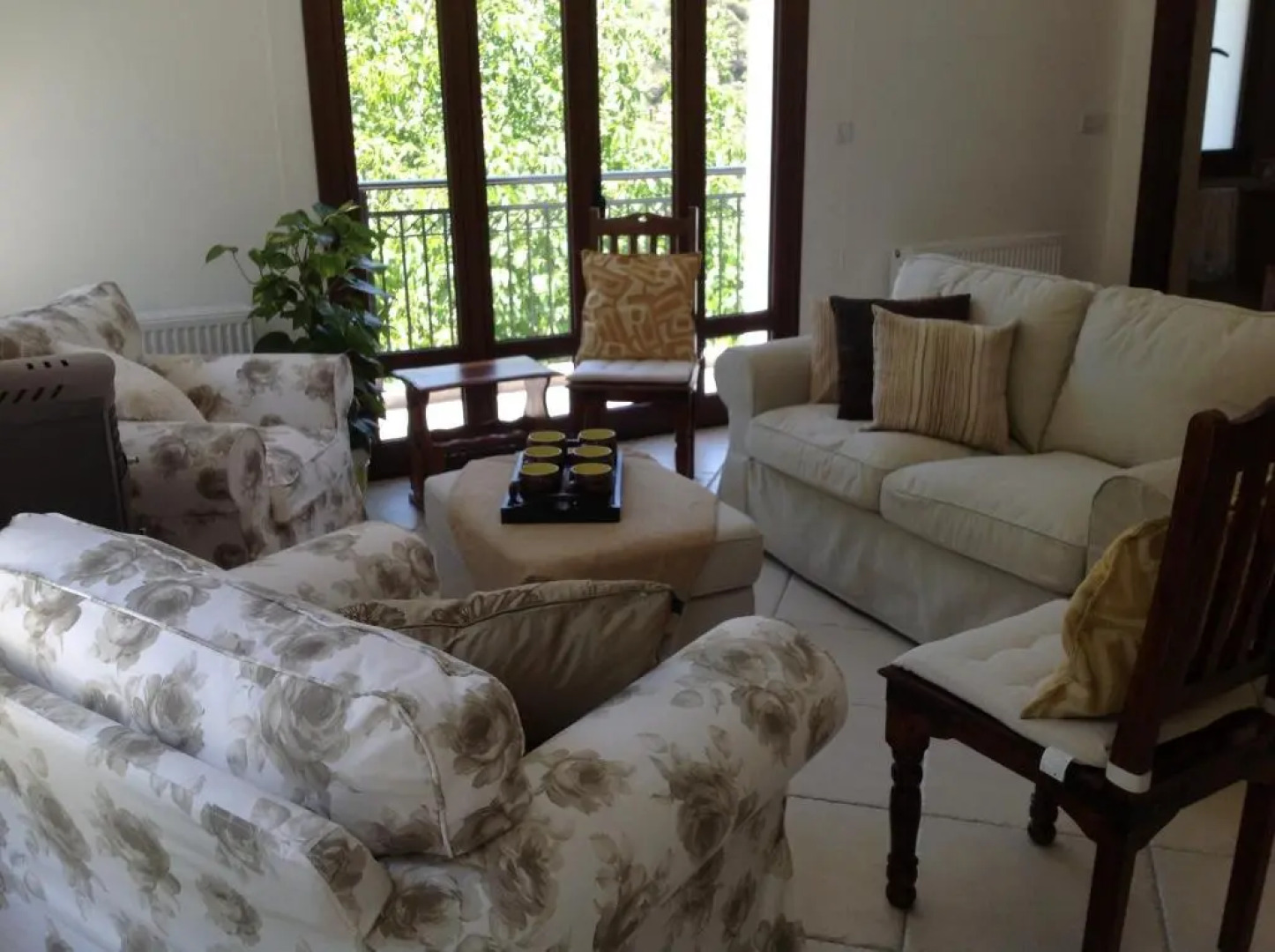 Ta Spitakia tis Theodosias