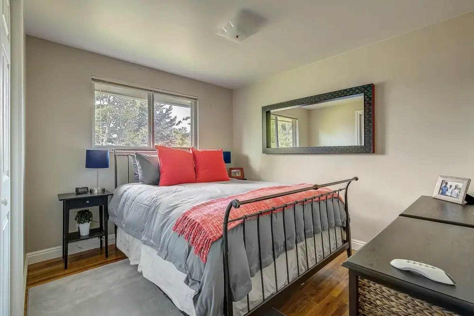 Beautifully Remodeled! Private Park! Close to CU!