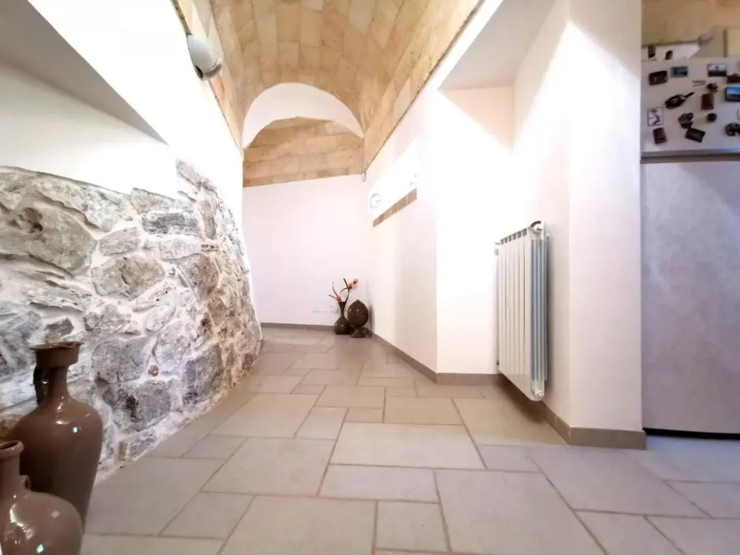 Antico trullo ristrutturato con piscina e giardino