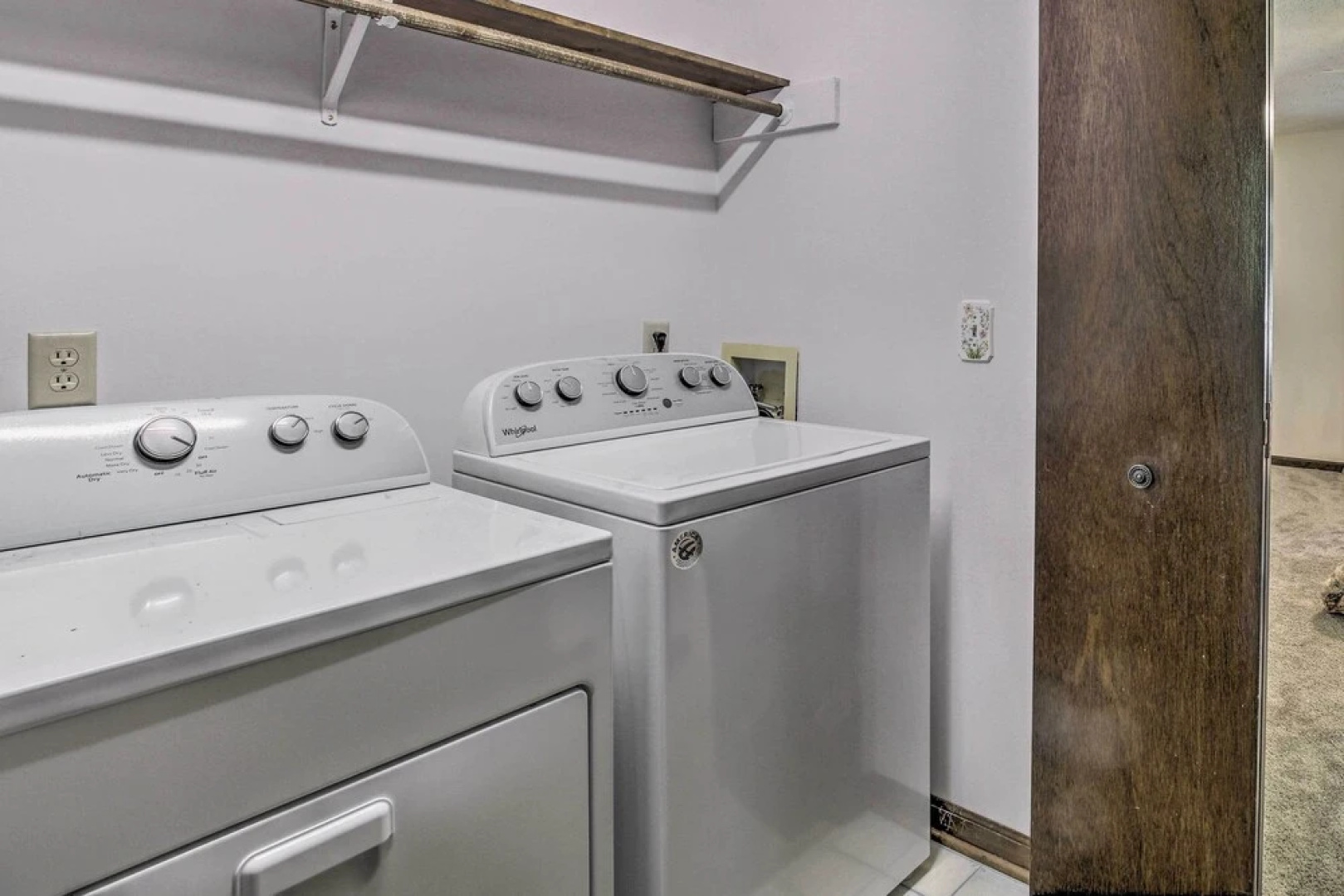 Quiet Home w/ Fire Pit - 1 Mi to Downtown Acworth!