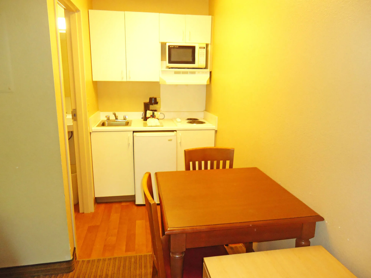 HomeTowne Studios by Red Roof Winston-Salem - University Pkwy