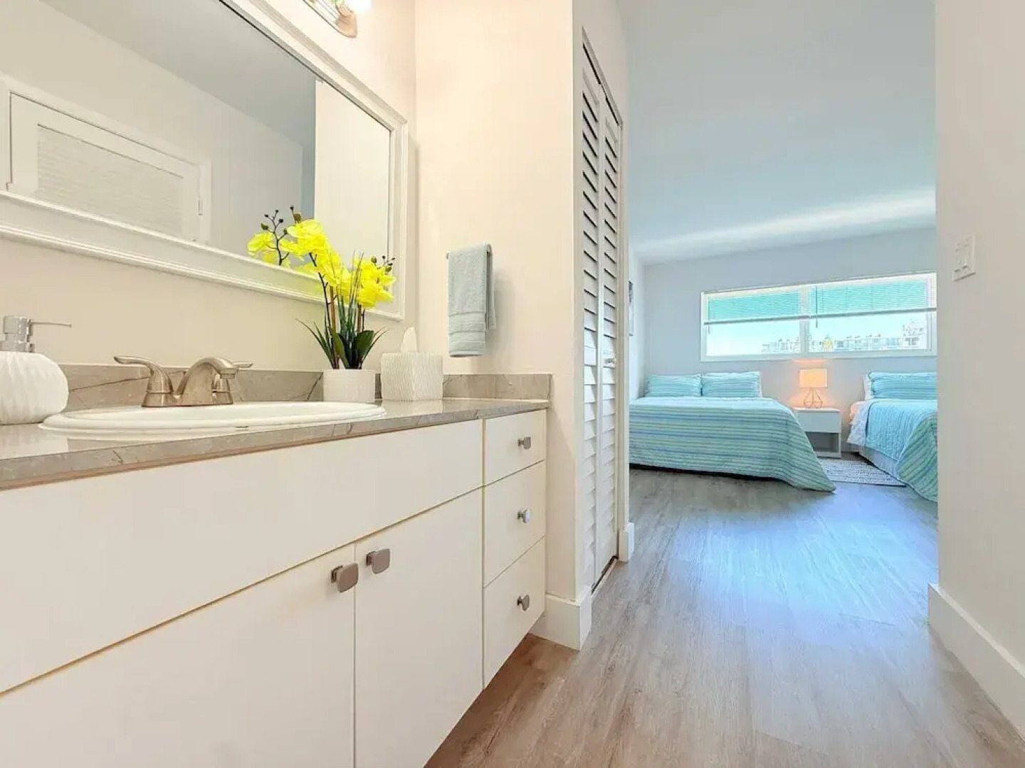 Top Location Waterfront Balcony Dream