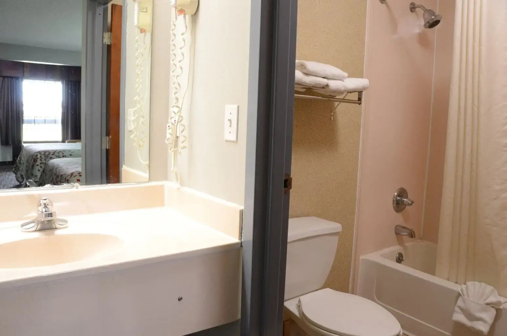 Gateway Inn and Suites