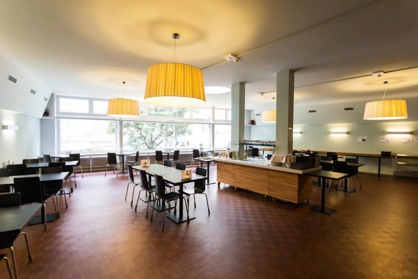 Hotel Marta - 1950’s architecture in Zurich’s vibrant old town, near main station