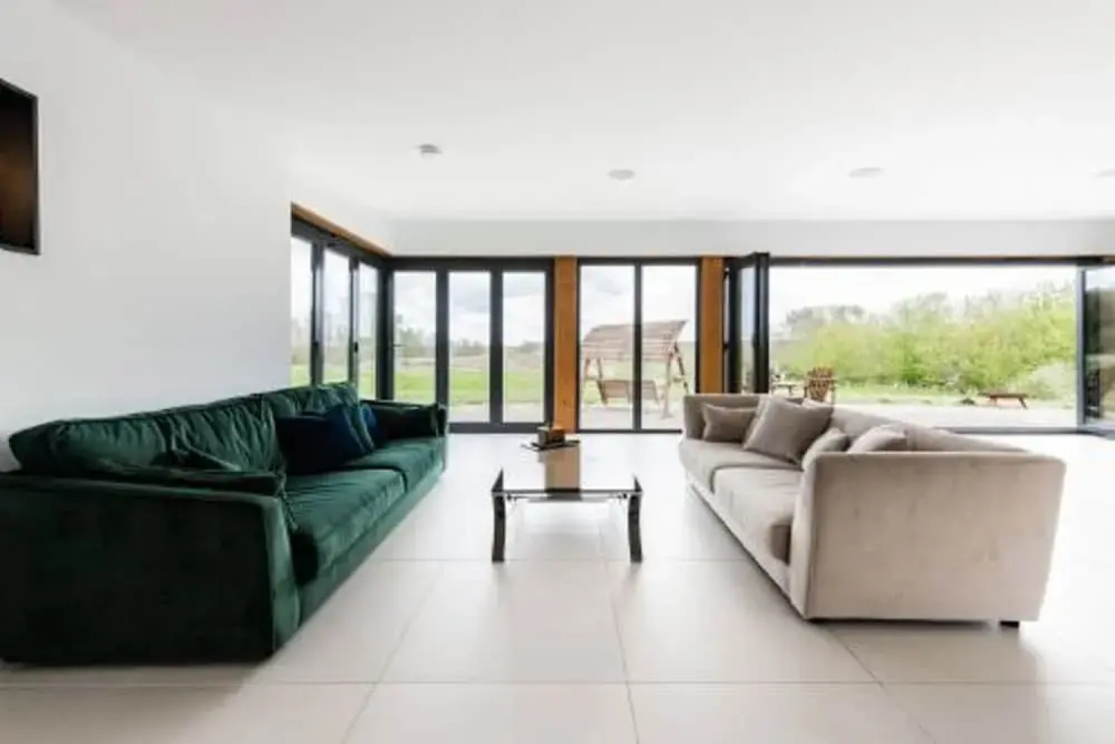 Host Stay Willow Barn