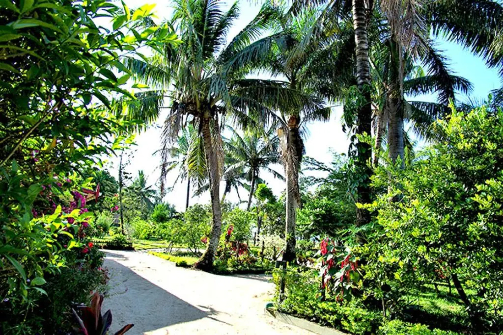 Villa With 4 Bedrooms in Foulpointe Madagascar, With Wonderful sea View, Enclosed Garden and Wifi