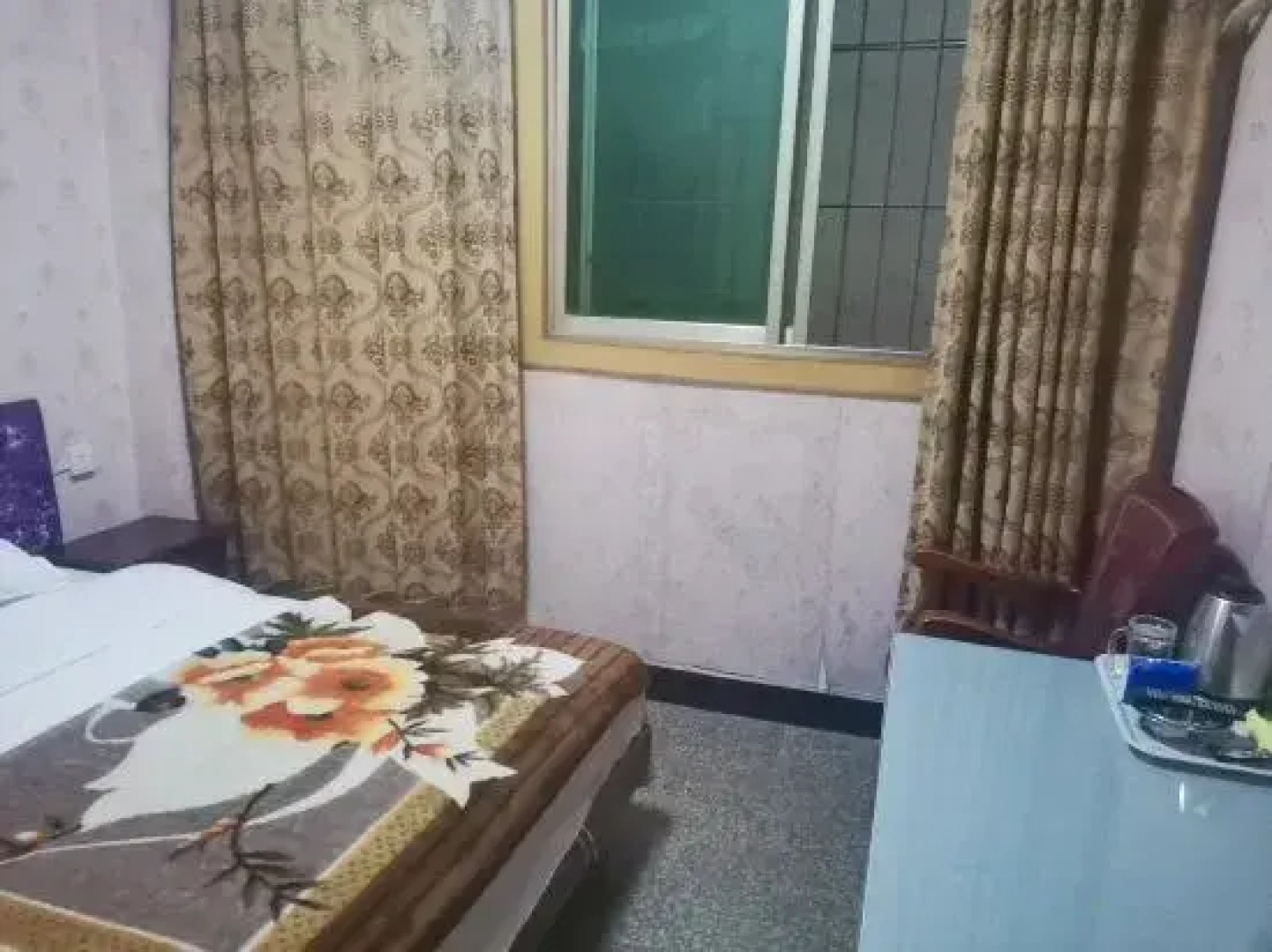 Yuechi Famous City Hotel