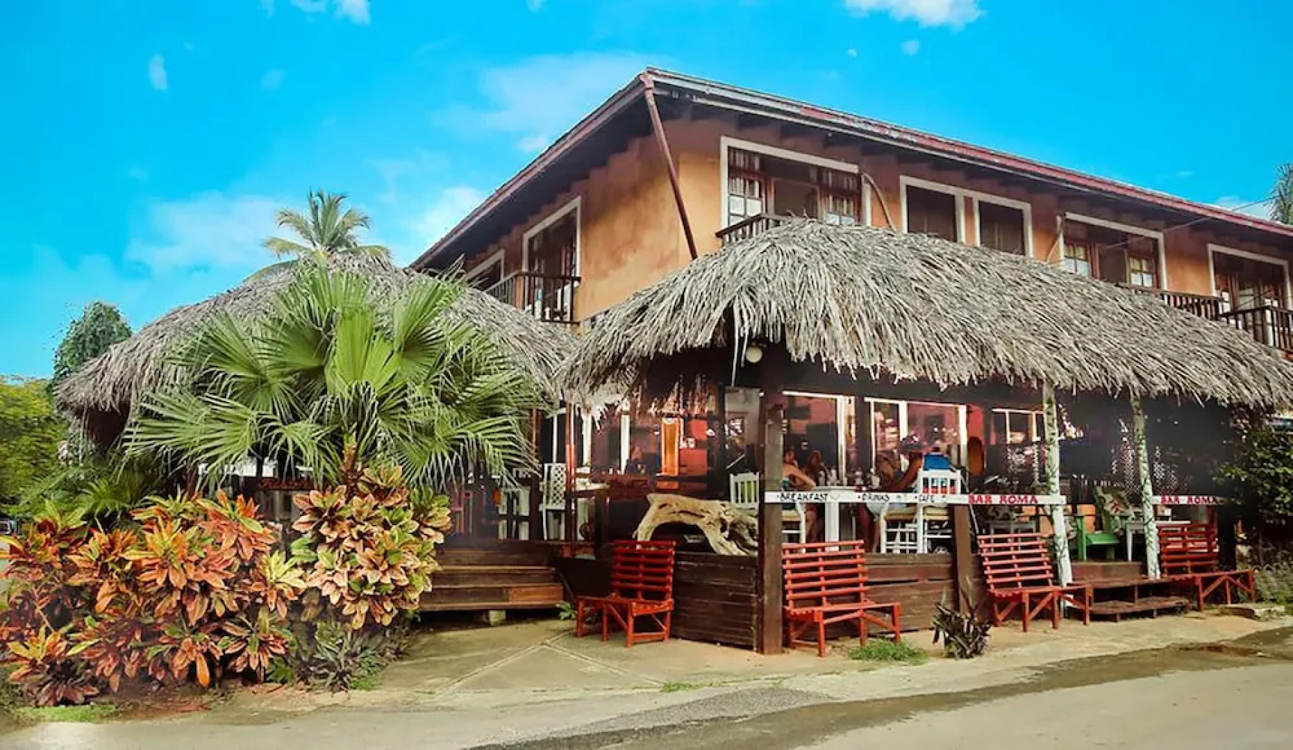 Отель Plaza Lusitania