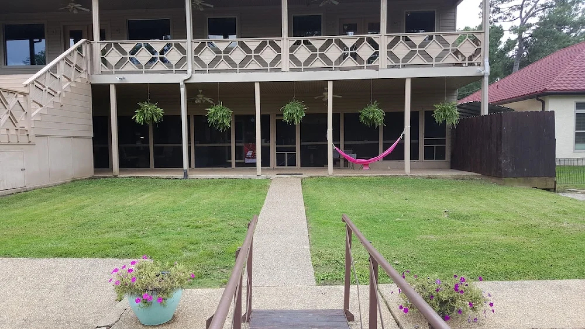 Waterfront Listing - 3 Bedroom 3 Bath on Secluded Private Cove,great Location