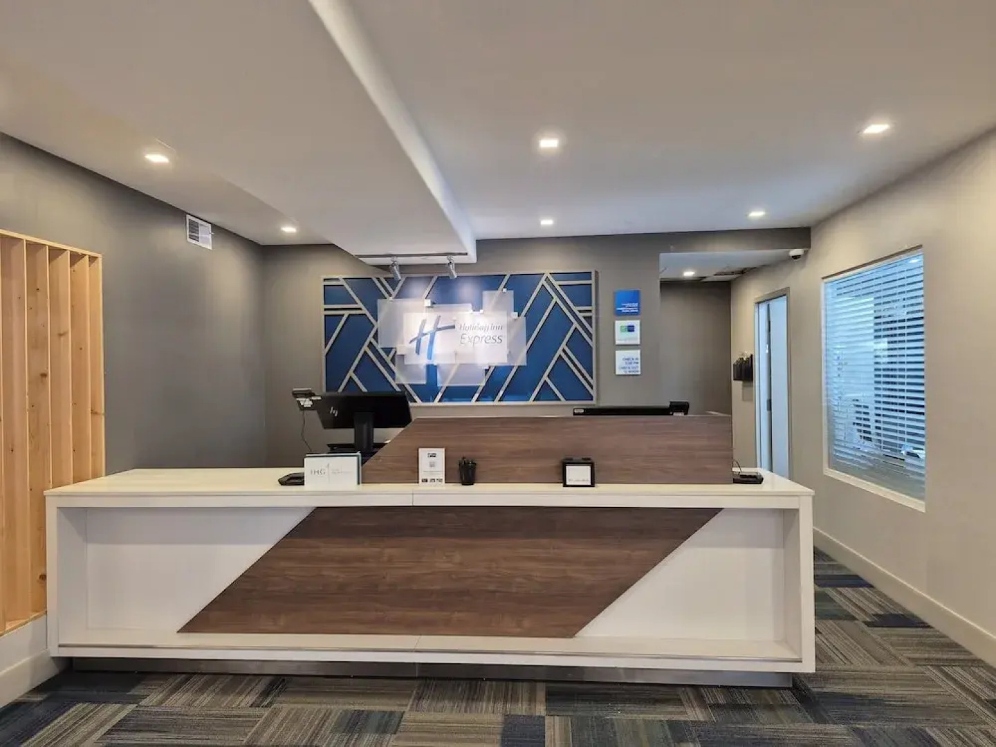 Holiday Inn Express Dryden