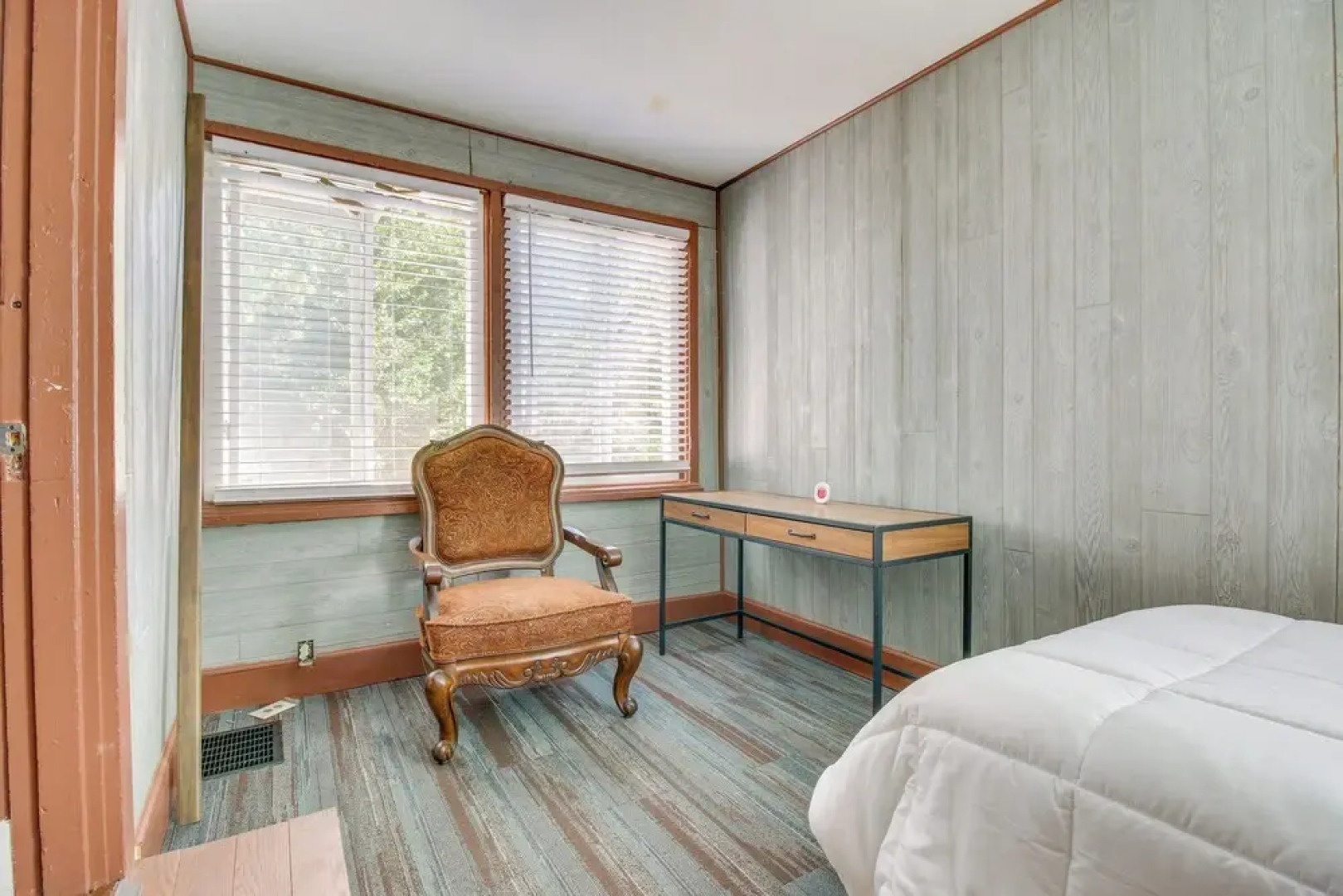 Sunny + Spacious Dayton Condo ~ 1 Mi to Downtown!