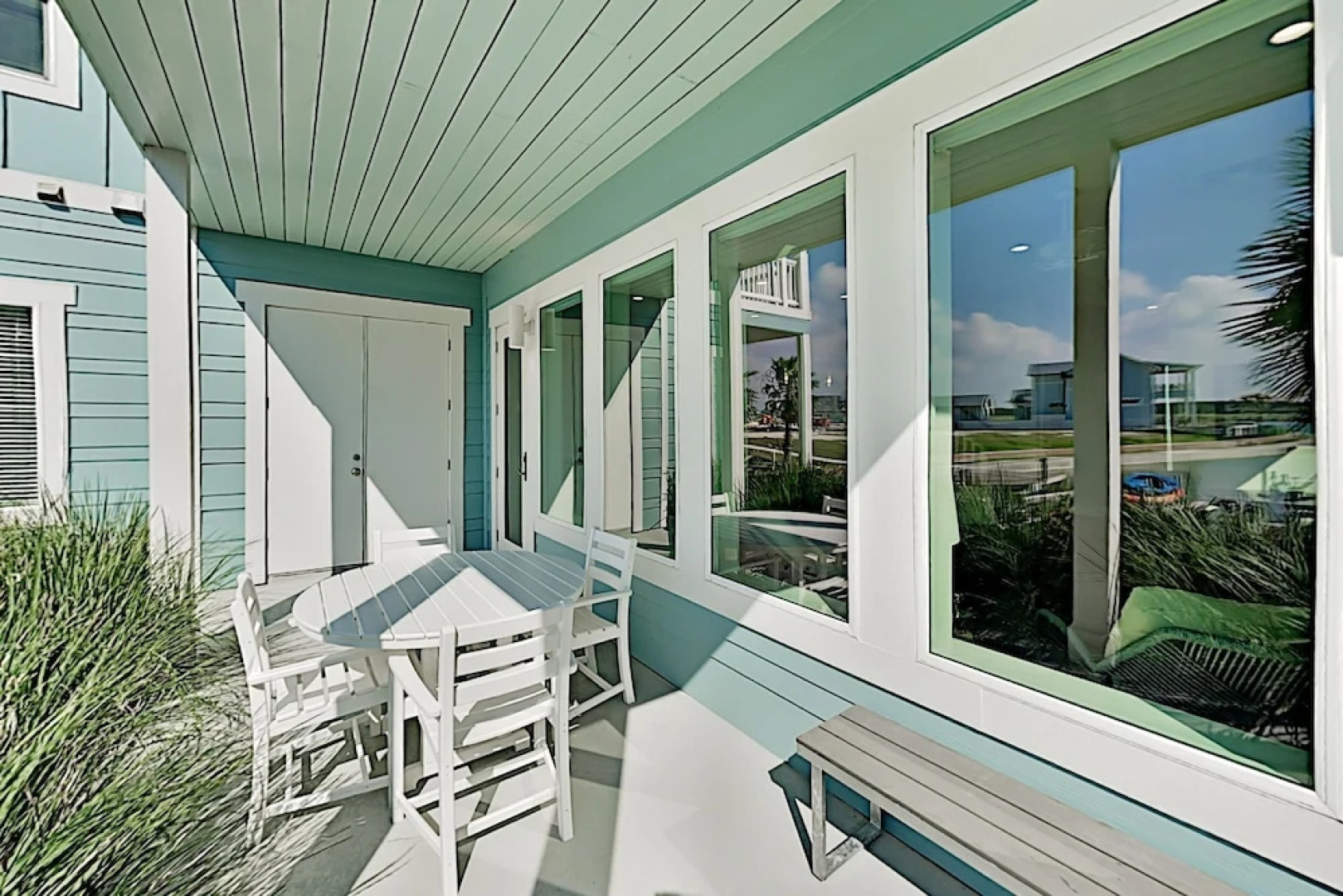 Modern Nautical Bayside W/ Infinity Pool 3 Bedroom Condo