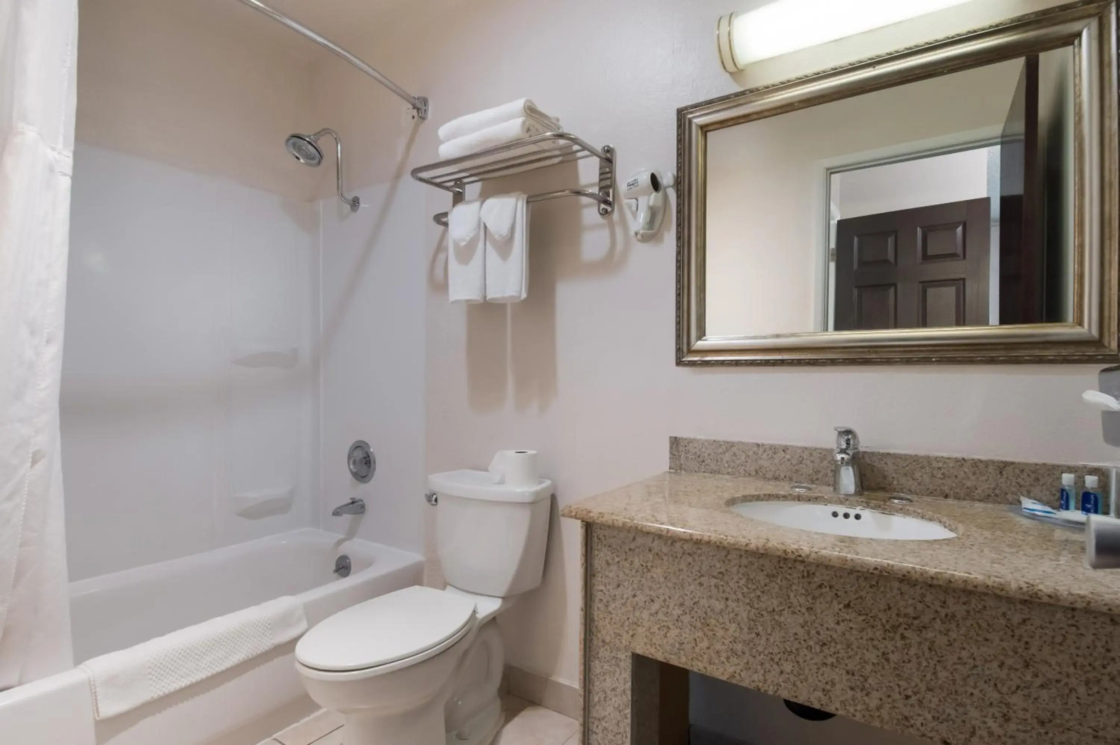Rodeway Inn & Suites Portland West - Beaverton