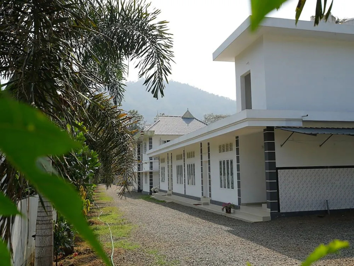 Oyo 26964 Palm View Residency