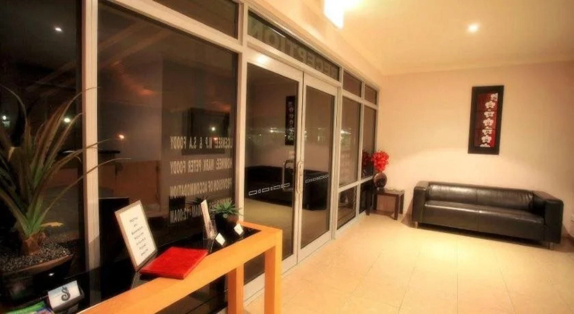 Mayfair Motel Emerald