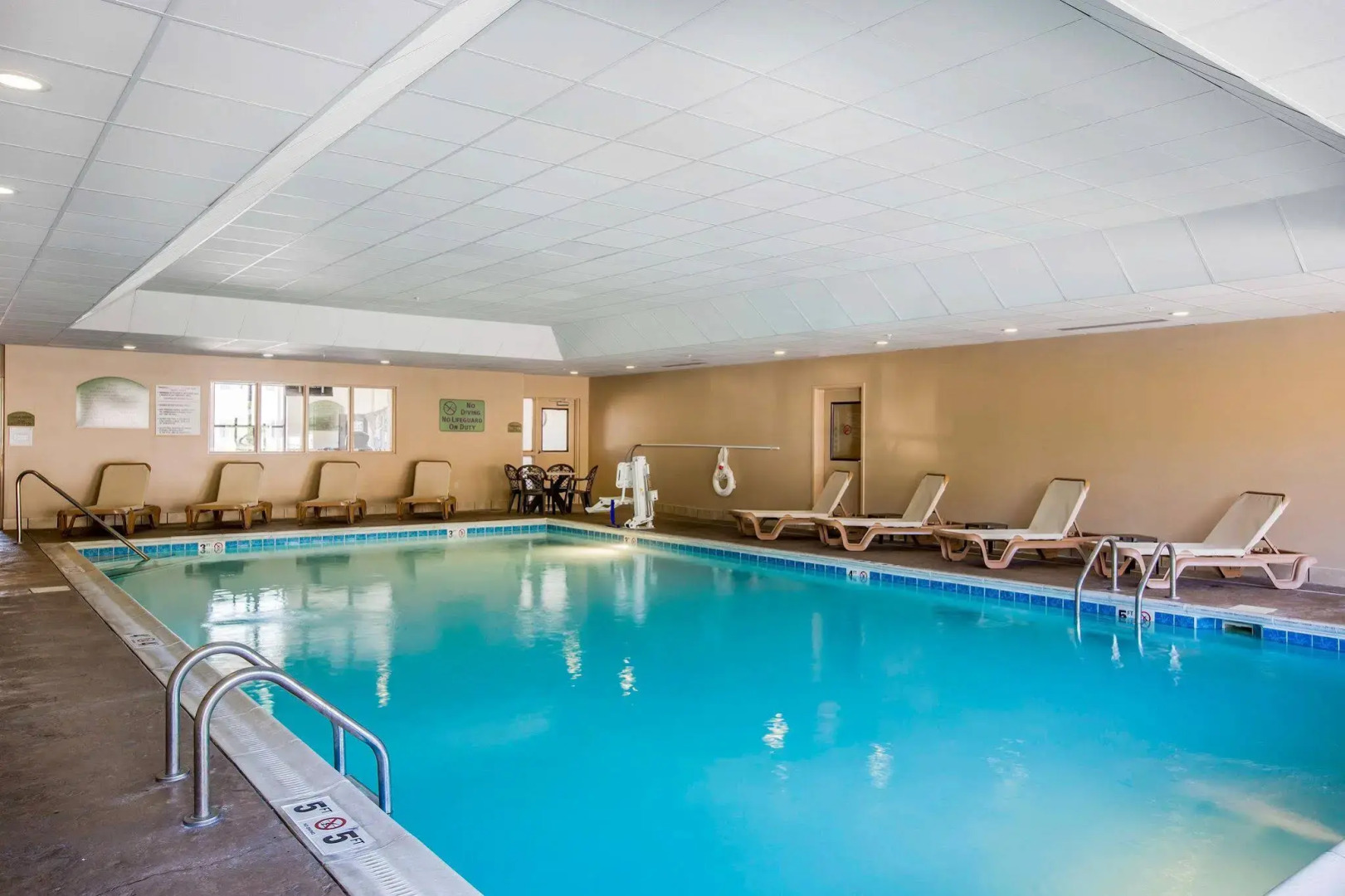 Comfort Suites Nashville near Percy Priest Lake