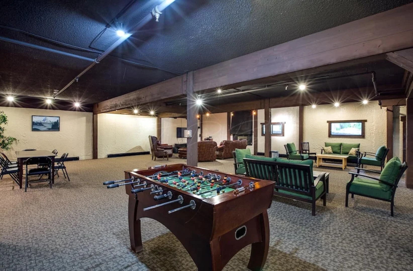 94sll - Inexpensive - Fireplace - Wifi - Sleeps 6 1 Bedroom Condo by RedAwning