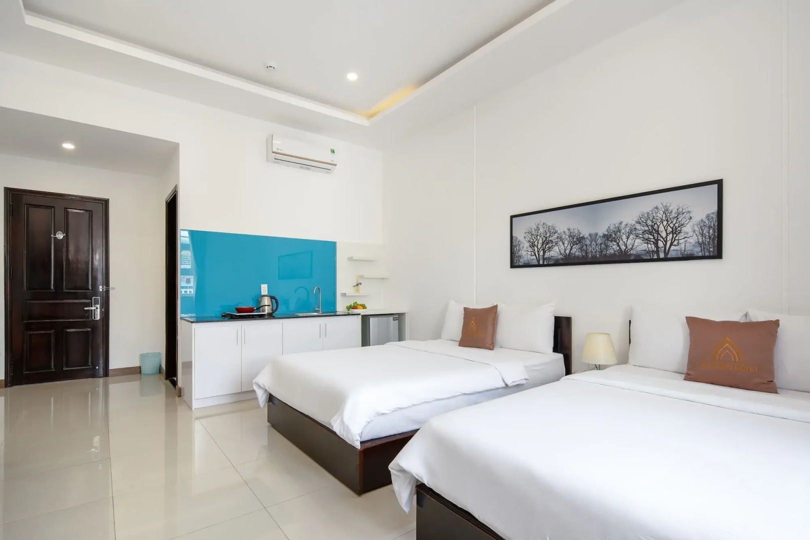 Phuong Dong Hotel & Apartment