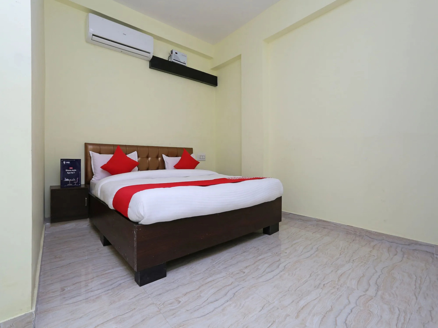 OYO 11547 Royal Treat