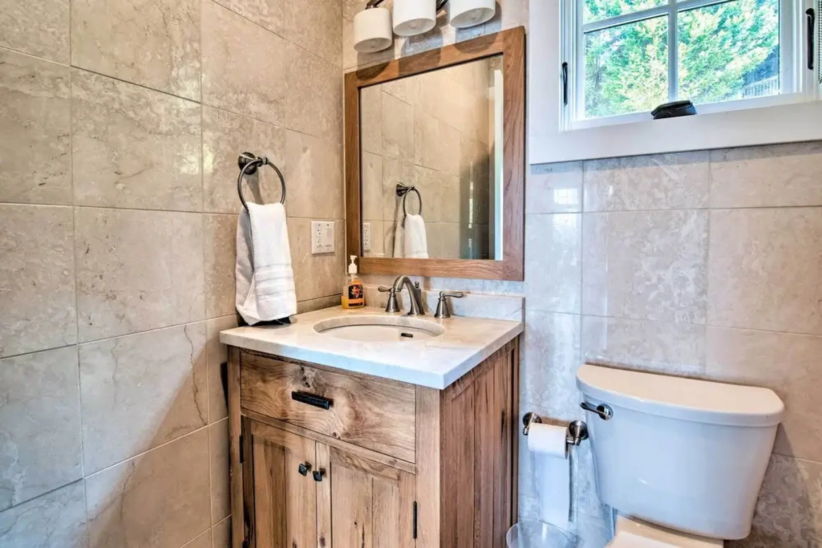 Lake Santeetlah Home w/ Gas Grill, Walk to Marina!