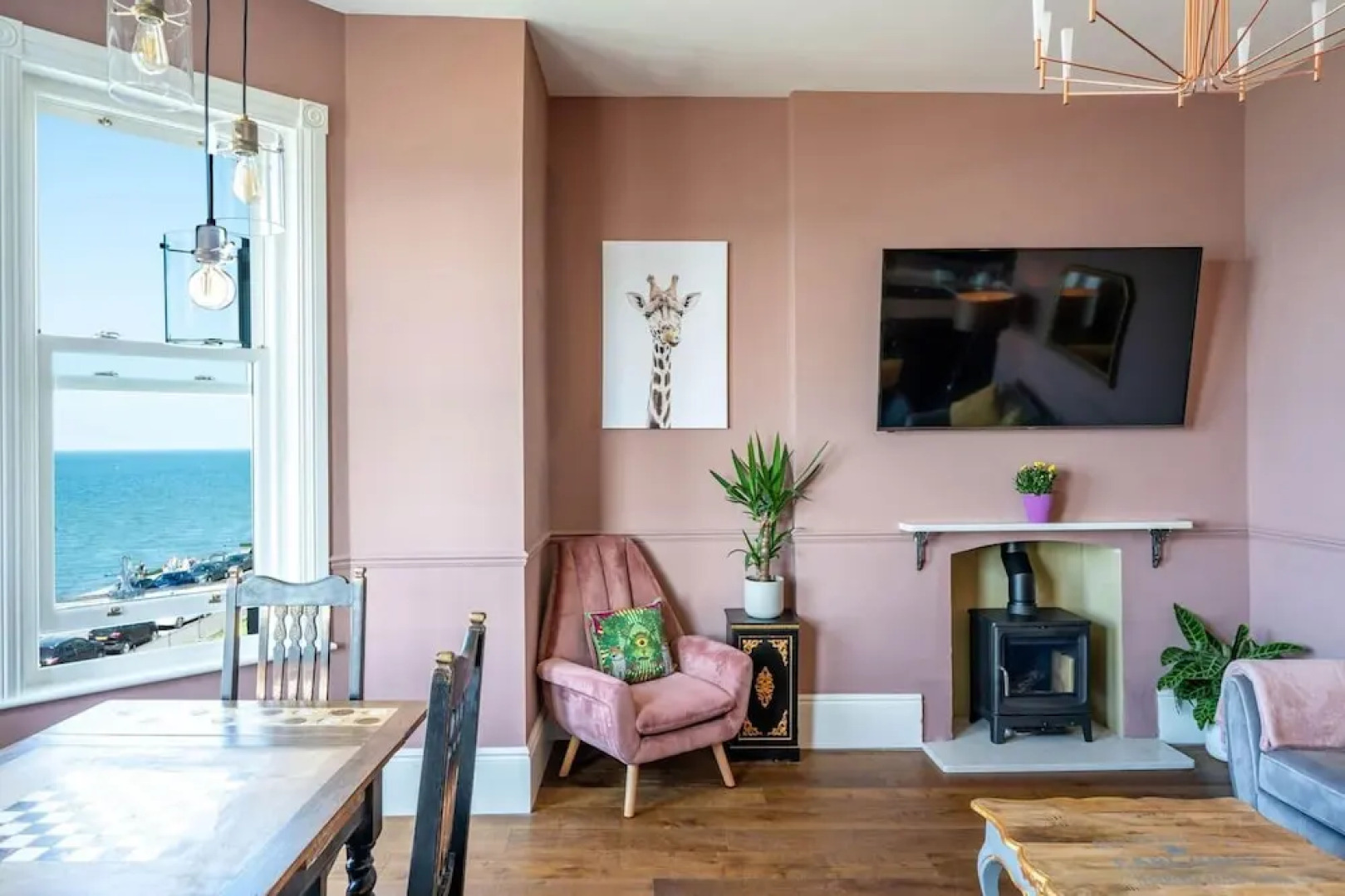 Stylish Beachfront Luxury With Sweeping Sea Views