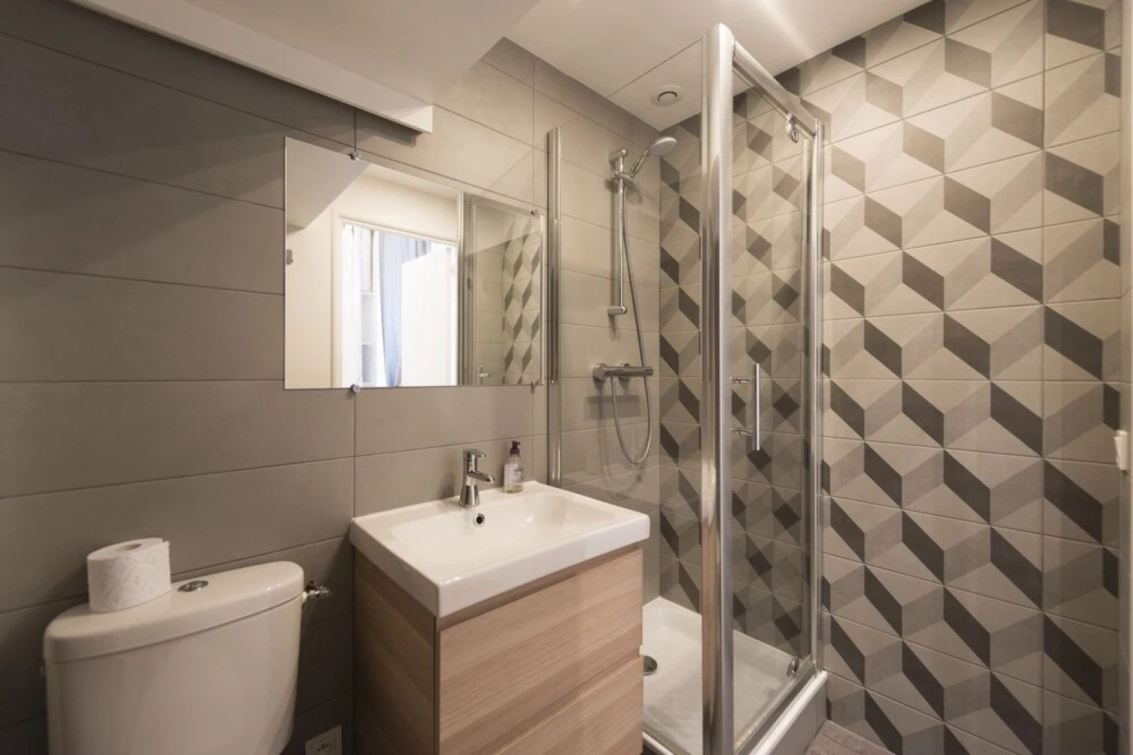 F2 mezzanine centre ville 1 min de la mer