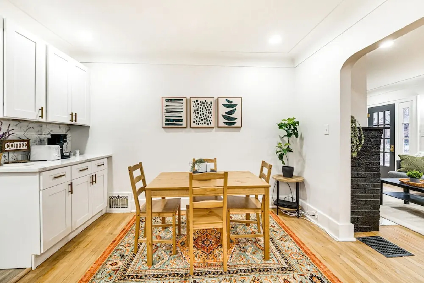 Dog-friendly Pleasant Ridge Home: 13 Mi to Detroit