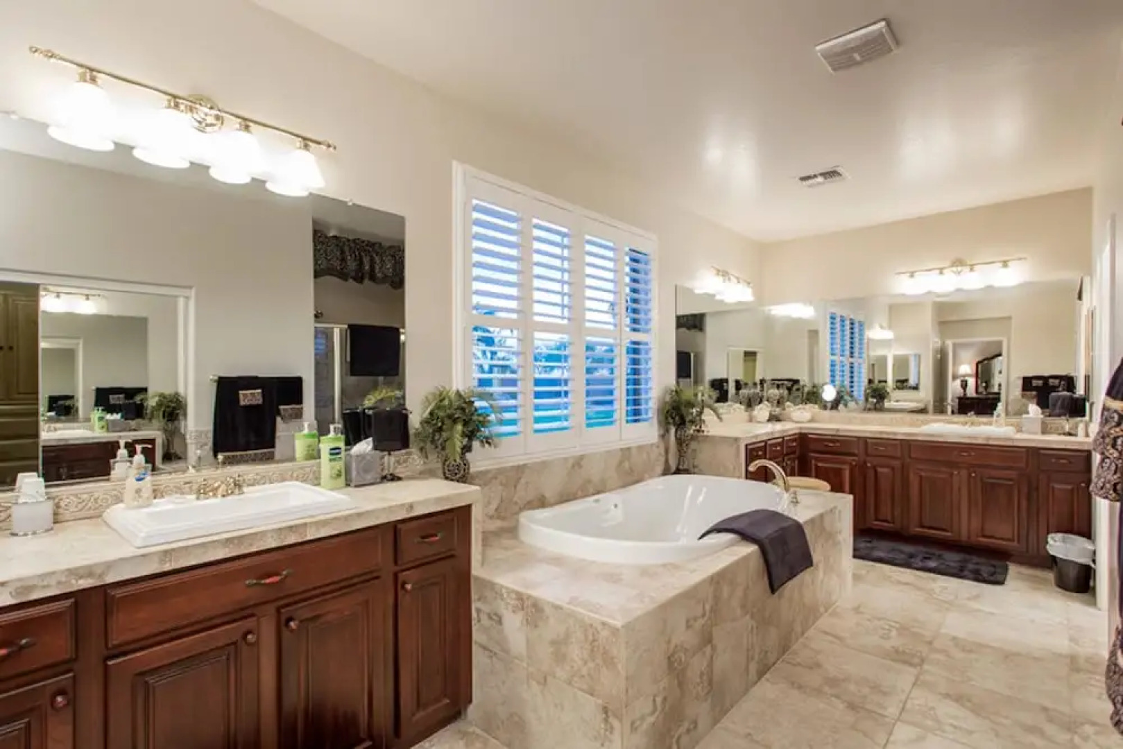 Grand Slam Getaway 5 BR by Casago