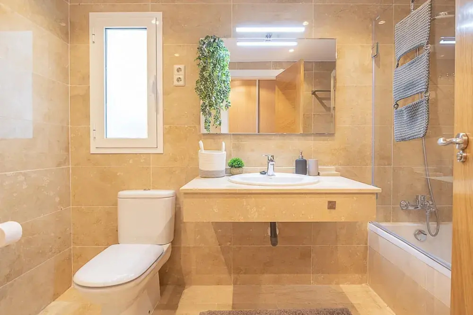 Apt Mairena Forest sea View & Pool