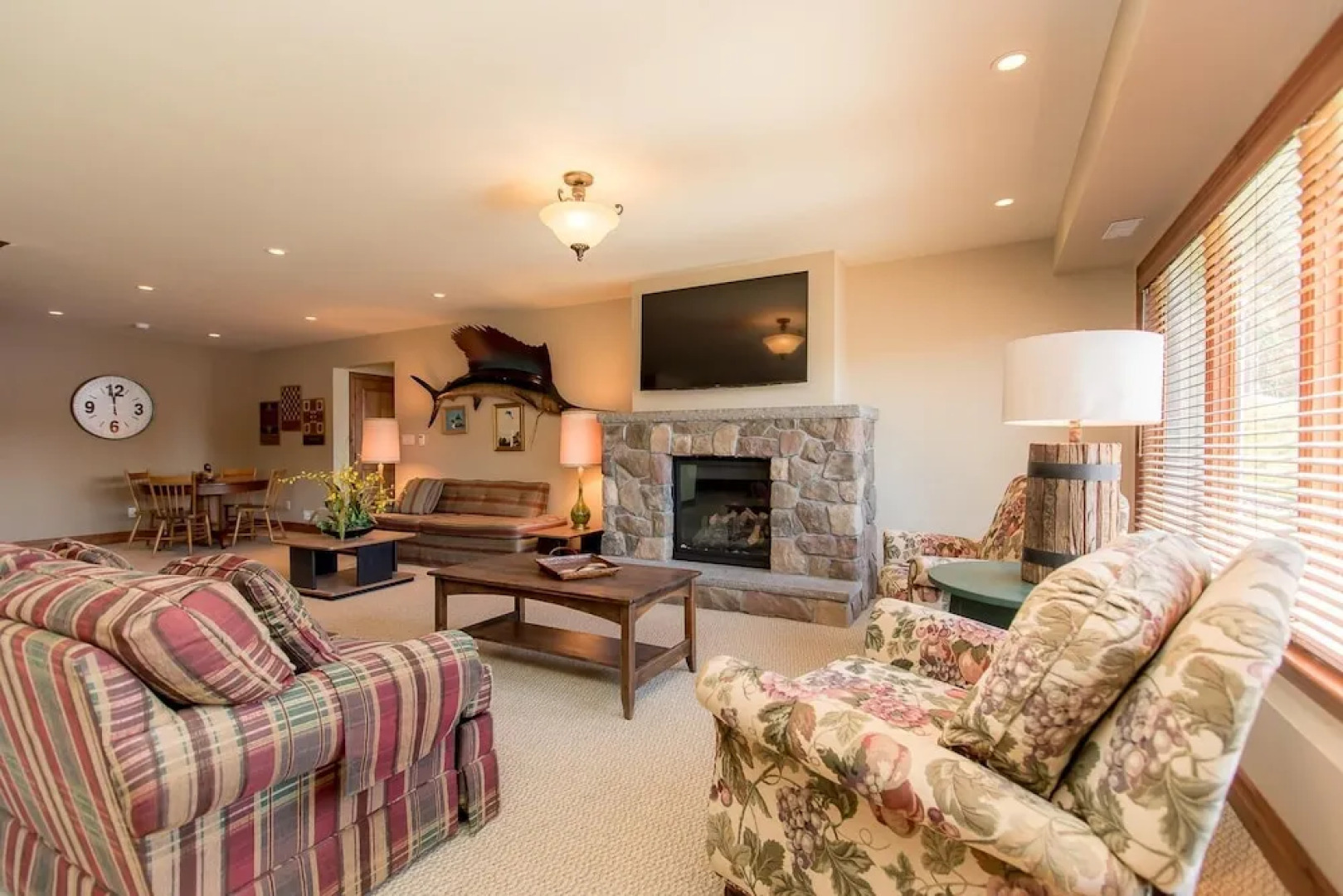 Endless Summers ~ Fabulous oasis with a designer’s touch!