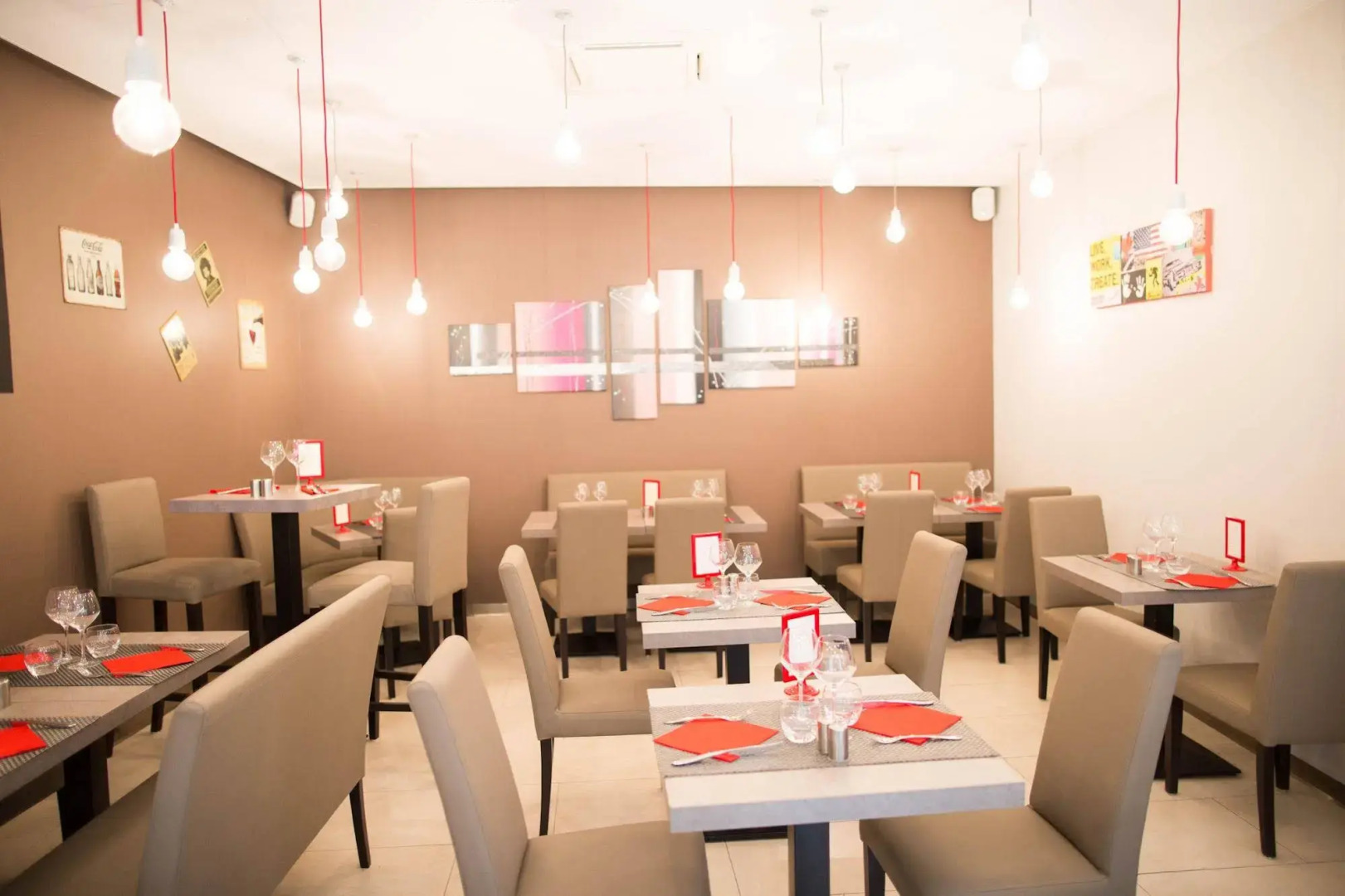 Hôtel Holidays & Work